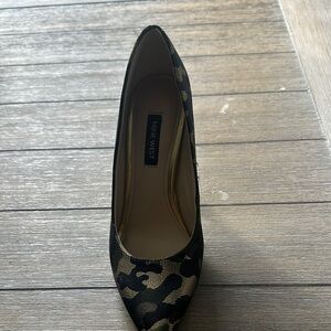 Nine West Black and Tan Heels Classic Pumps